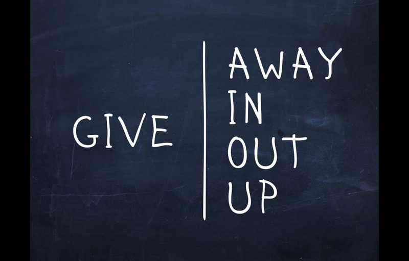 Give up give away. Give away Фразовый глагол. Give away give out разница. Фразовые глаголы в фильмах. Фразовые глаголы в английском с примерами.